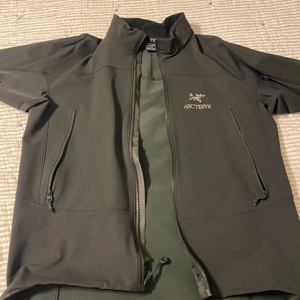 Arcteryx outdoors Jacket.  Great condition and size large.